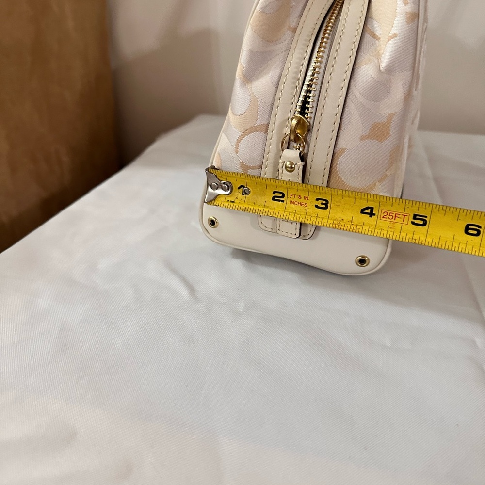 Coach Cream and Tan Shoulder Bag - Picture 13 of 13